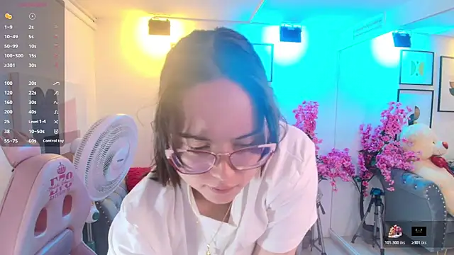 Snapshot of Shady_bug chatting on June 30, 2026, 7:37 pm Shady bug online show from June 30, 2026, 7:37 pm