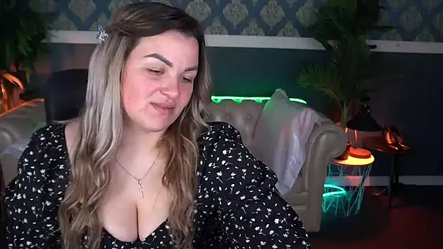 AlissyaGrayy online show from May 6, 2026, 12:32 pm