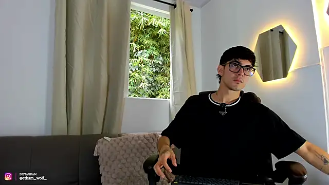 Snapshot of etham_wolf1 chatting on August 1, 2026, 6:07 pm etham wolf1 online show from August 1, 2026, 6:07 pm