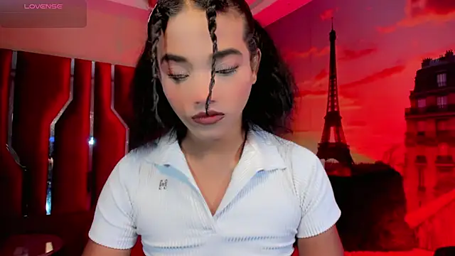 Snapshot of Paola_Delfino chatting on May 29, 2026, 11:19 am Paola Delfino online show from May 29, 2026, 11:19 am