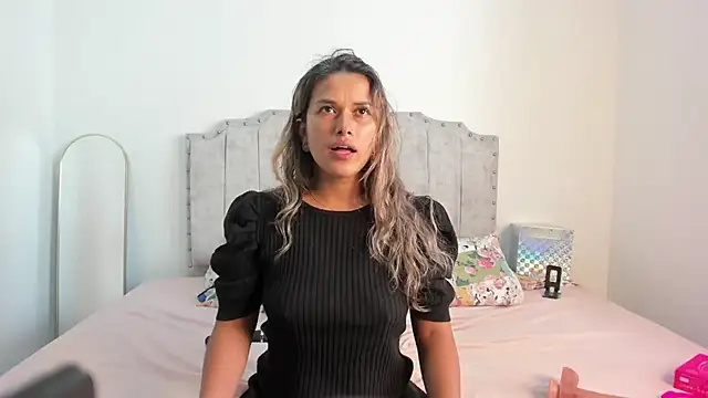 camila borbon  online show from May 6, 2026, 2:33 pm