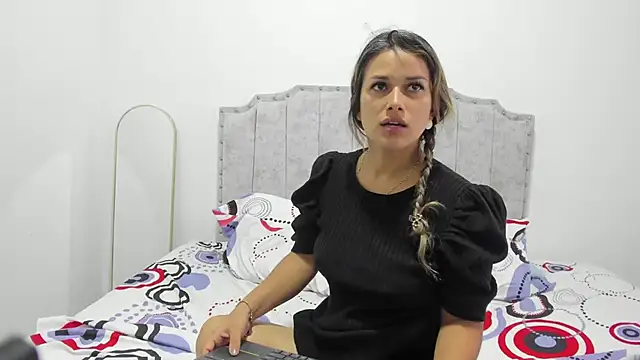 camila borbon  online show from May 23, 2026, 1:15 pm
