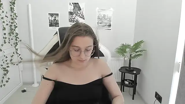 Snapshot of Mia_kristal chatting on July 1, 2026, 8:27 am Mia kristal online show from July 1, 2026, 8:27 am