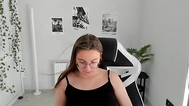 Snapshot of Mia_kristal chatting on July 17, 2026, 6:53 am Mia kristal online show from July 17, 2026, 6:53 am