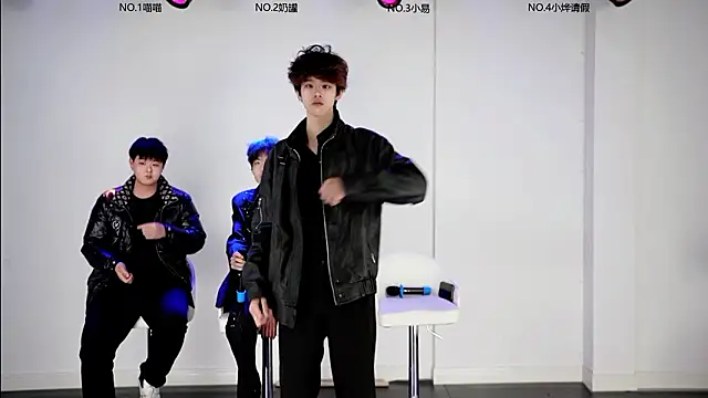 Snapshot of handsomeboy-002 chatting on March 19, 2026, 11:25 am handsomeboy-002 online show from March 19, 2026, 11:25 am