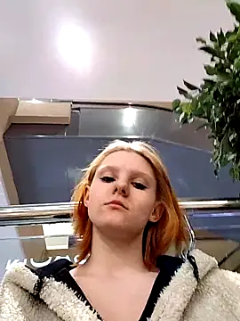 NinaParri online show from April 10, 2026, 3:12 am