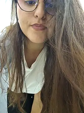 rafaella stefano online show from March 31, 2026, 10:37 am