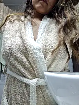 rafaella stefano online show from April 9, 2026, 3:06 pm