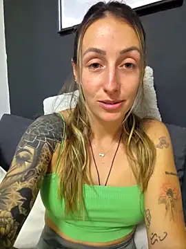 NicoleKaiser online show from April 24, 2026, 7:05 pm