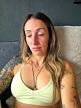 NicoleKaiser online show from May 10, 2026, 8:08 am
