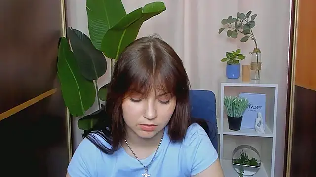 IzolaHirai online show from March 19, 2026, 7:34 am