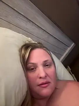 1SexyQueen online show from June 17, 2026, 4:15 am