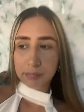 VictoriaWhitmore online show from April 16, 2026, 9:39 pm