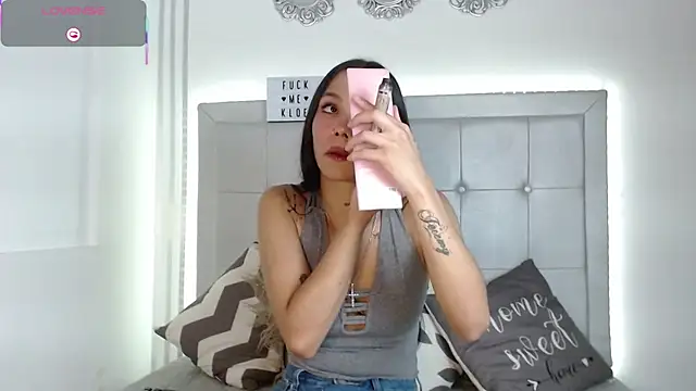 Kloe  watson online show from May 18, 2026, 9:42 pm