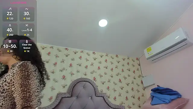 Snapshot of crystal_watson0 chatting on June 18, 2026, 2:10 pm crystal watson0 online show from June 18, 2026, 2:10 pm