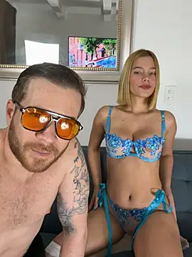 HotKingAndQueenvnz online show from February 11, 2026, 3:33 am