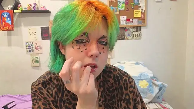 LittleKittenStar online show from May 28, 2026, 2:25 pm