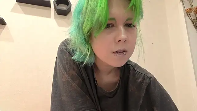 LittleKittenStar online show from June 19, 2026, 10:13 pm