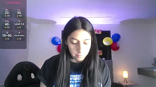 Melannyy V online show from June 25, 2026, 1:04 pm