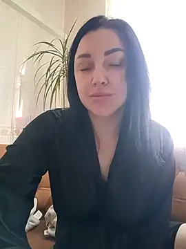 Snapshot of Elsie-Nora chatting on March 27, 2026, 10:04 am Elsie-Nora online show from March 27, 2026, 10:04 am