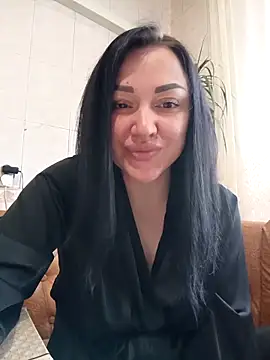 Snapshot of Elsie-Nora chatting on April 15, 2026, 5:58 am Elsie-Nora online show from April 15, 2026, 5:58 am