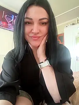 Snapshot of Elsie-Nora chatting on April 28, 2026, 5:45 am Elsie-Nora online show from April 28, 2026, 5:45 am