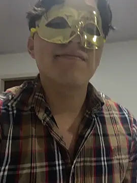 jovenguapo31 online show from March 18, 2026, 4:32 pm