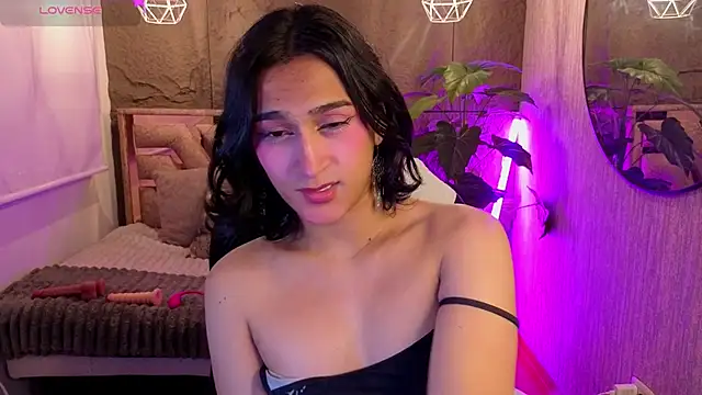 Snapshot of Zoee_Kiss_ chatting on August 1, 2026, 5:07 am Zoee Kiss online show from August 1, 2026, 5:07 am