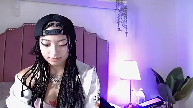 Snapshot of shiny_foxeyes chatting on April 2, 2026, 9:01 pm shiny foxeyes online show from April 2, 2026, 9:01 pm