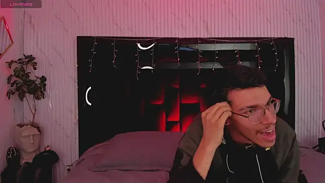 Snapshot of ArthurAndAllice chatting on March 19, 2026, 11:42 pm ArthurAndAllice online show from March 19, 2026, 11:42 pm