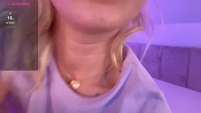 BluEyesKate online show from July 16, 2026, 1:06 pm