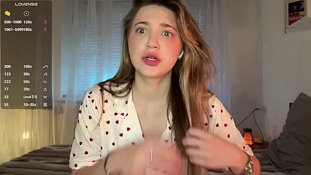 1Kellynaive online show from April 13, 2026, 4:01 pm