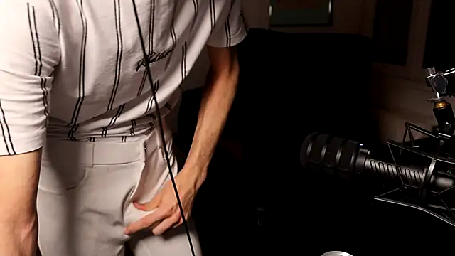 leggingshot1 online show from May 12, 2026, 7:44 pm