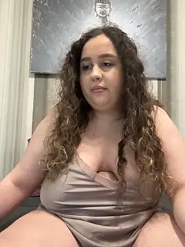CurlyMaddie online show from April 20, 2026, 4:43 pm