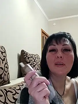 HelgaDennis online show from April 21, 2026, 5:39 pm