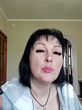 HelgaDennis online show from April 24, 2026, 11:01 am