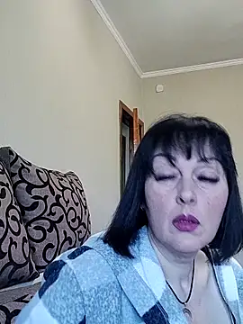 HelgaDennis online show from May 5, 2026, 4:42 am