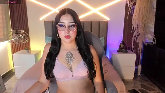 CharlotteWilliamss  online show from March 21, 2026, 8:12 pm