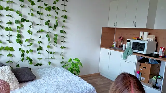 MonikFoxi online show from July 8, 2026, 5:12 am