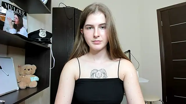 Snapshot of OhMyAlice chatting on June 3, 2026, 6:57 pm OhMyAlice online show from June 3, 2026, 6:57 pm