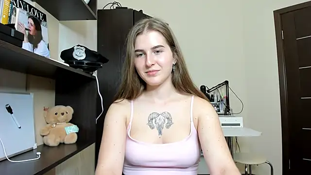 Snapshot of OhMyAlice chatting on June 6, 2026, 7:07 pm OhMyAlice online show from June 6, 2026, 7:07 pm