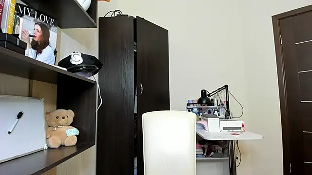 Snapshot of OhMyAlice chatting on June 19, 2026, 7:39 pm OhMyAlice online show from June 19, 2026, 7:39 pm