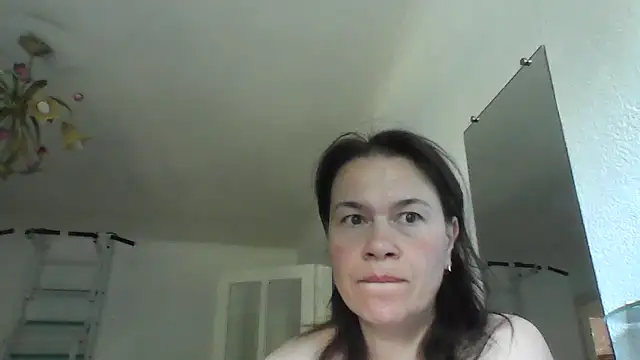 Selena Moo online show from July 17, 2026, 5:14 am