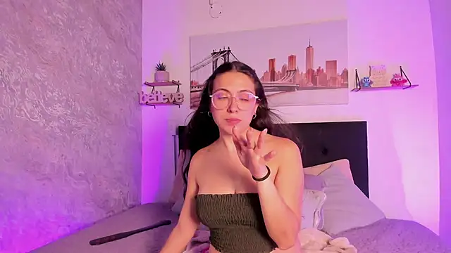 Snapshot of SofiaLujan_ chatting on June 18, 2026, 11:53 pm SofiaLujan online show from June 18, 2026, 11:53 pm