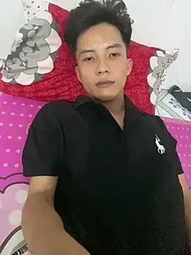 Nguyencuong1999 online show from April 12, 2026, 6:02 pm