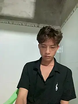 Nguyencuong1999 online show from May 17, 2026, 10:22 am