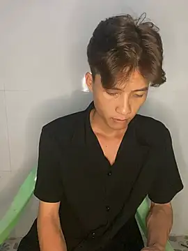 Nguyencuong1999 online show from May 19, 2026, 6:20 am