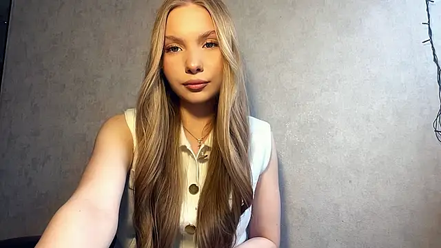 CarolineNine online show from April 9, 2026, 2:11 pm
