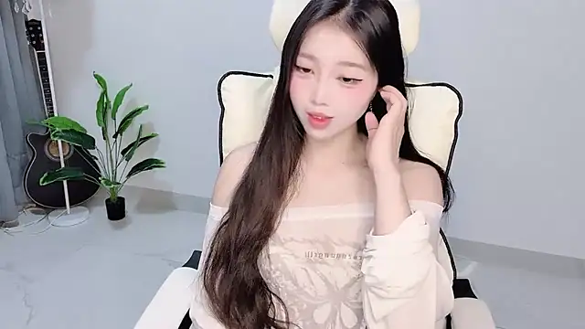 Yukiy8877 online show from April 1, 2026, 9:45 pm