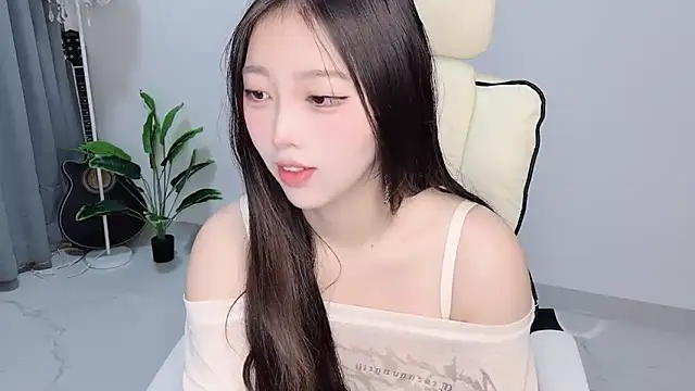 Yukiy8877 online show from April 2, 2026, 9:56 pm